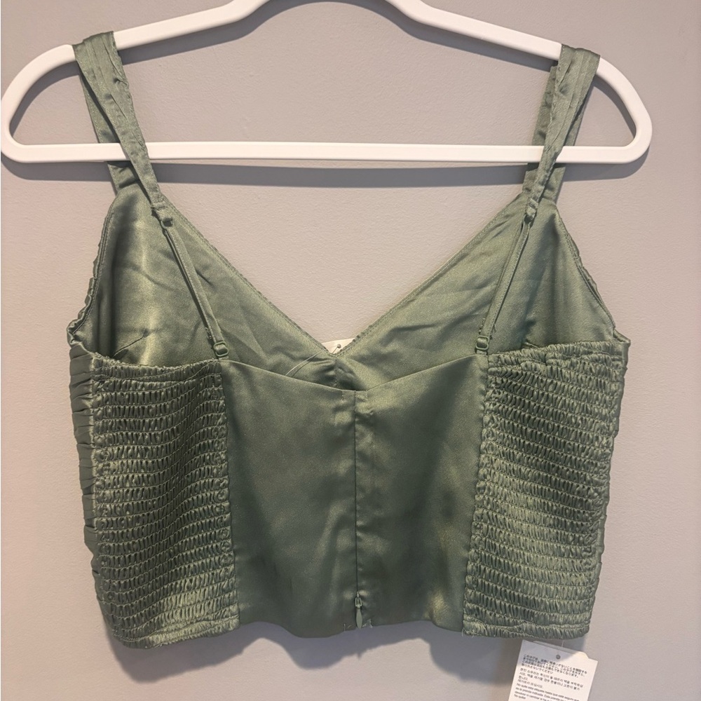 Women's Satin Sage Green Pleated Crop Top Abercrombie & Fitch - Size Medium NWT - Picture 7 of 9